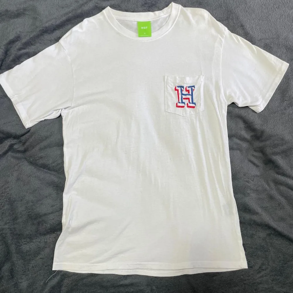 20周年 HUF ハフ 半袖Tシャツ 胸ポケット ポケT ロゴ刺繍 ホワイト