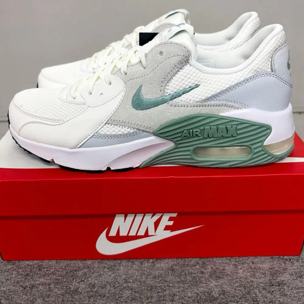 新品 NIKE ナイキ エアマックス ランニングシューズ スニーカー 28.5