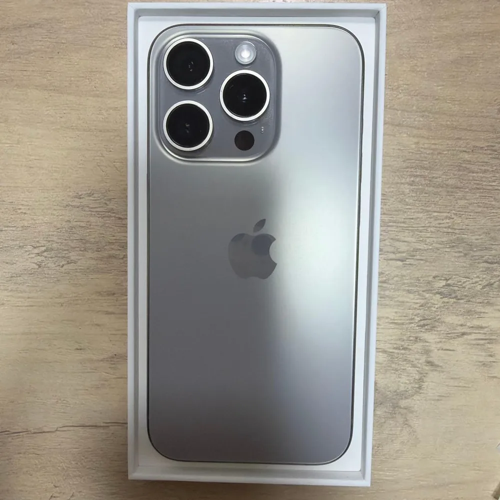 Apple iPhone 15 Pro 本体
