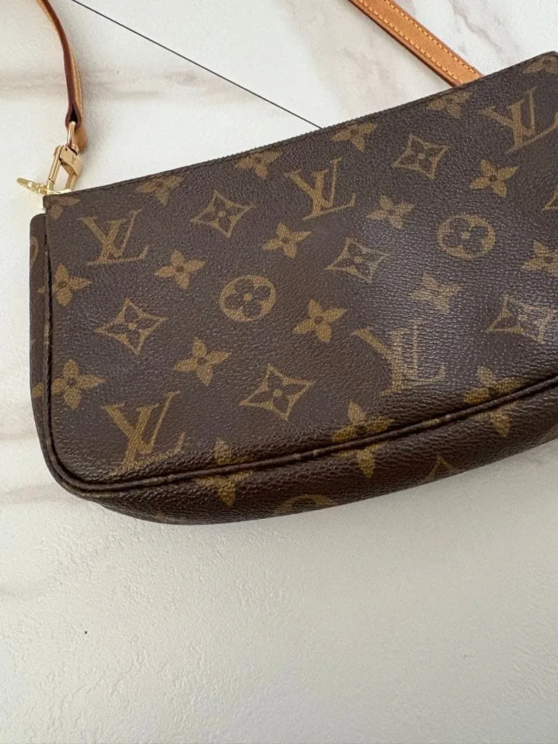 กระเป๋าสะพาย LOUIS VUITTON Monogram