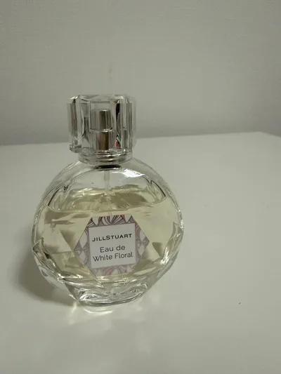 JILLSTUART オードホワイト フローラル 香水