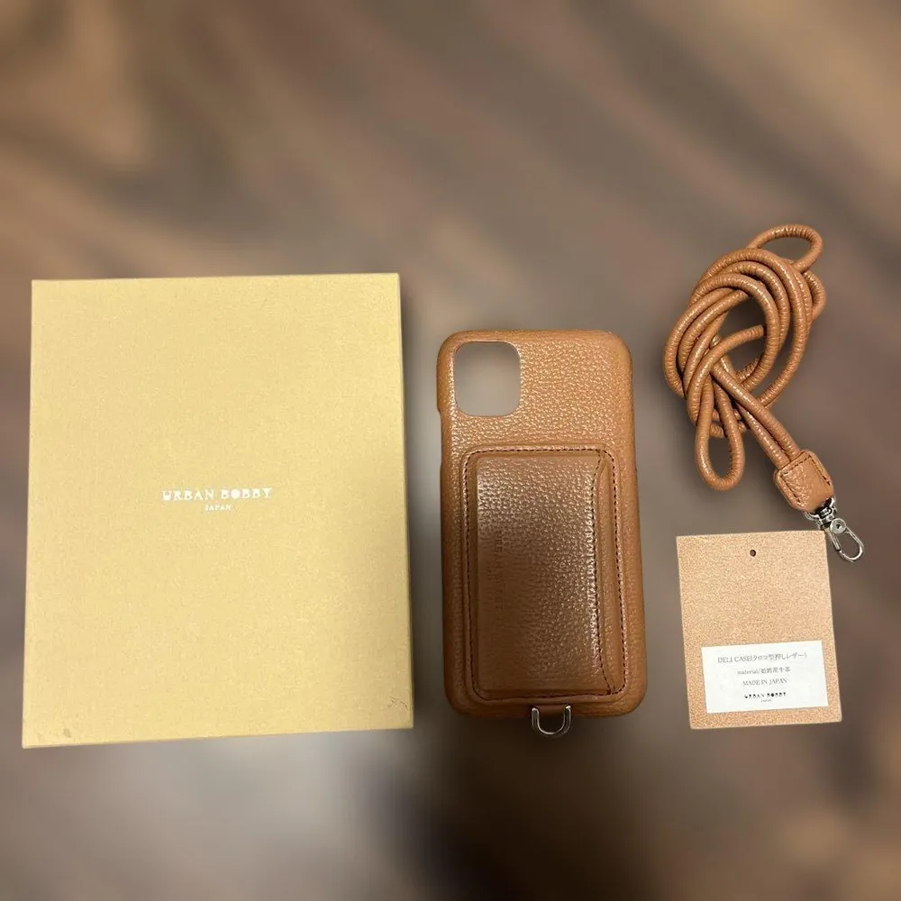 URBAN BOBBY レザー iPhoneXR/11 ストラップ付き