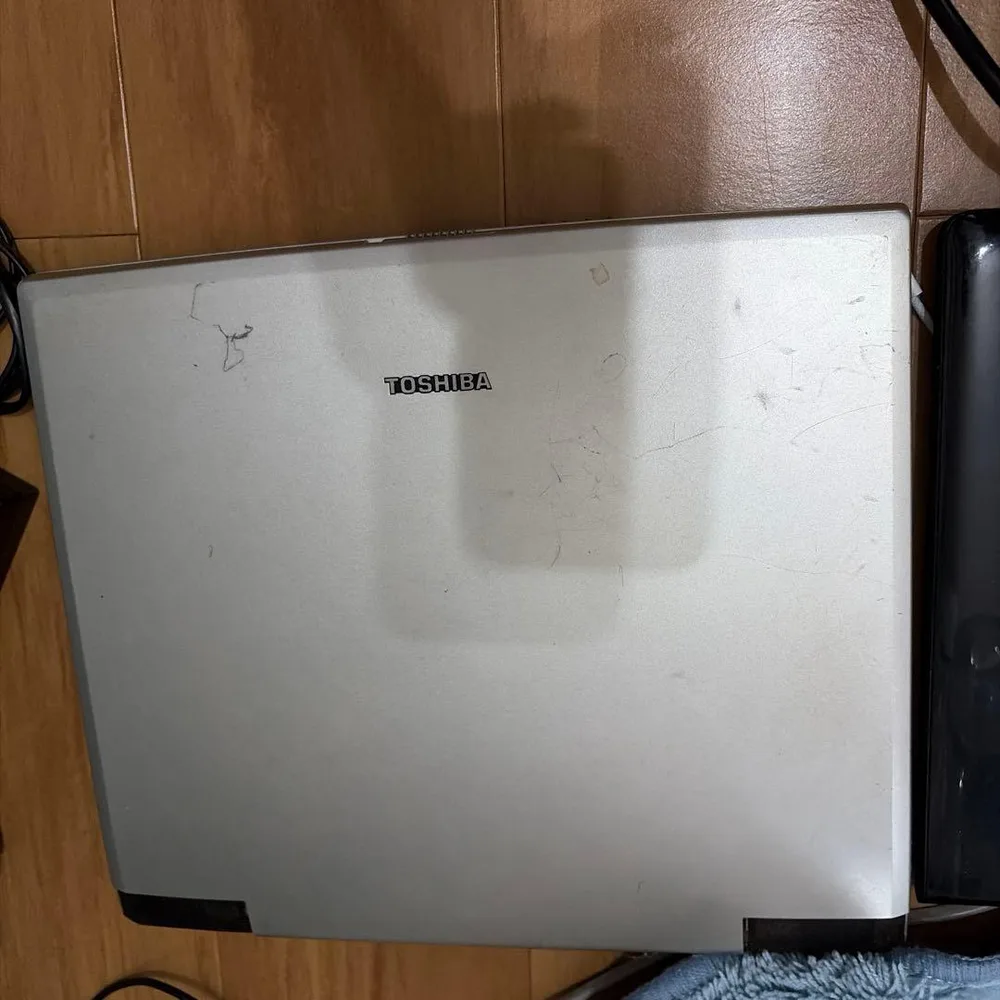 「ジャンク」TOSHIBA ノートPC 本体 シルバーjunk