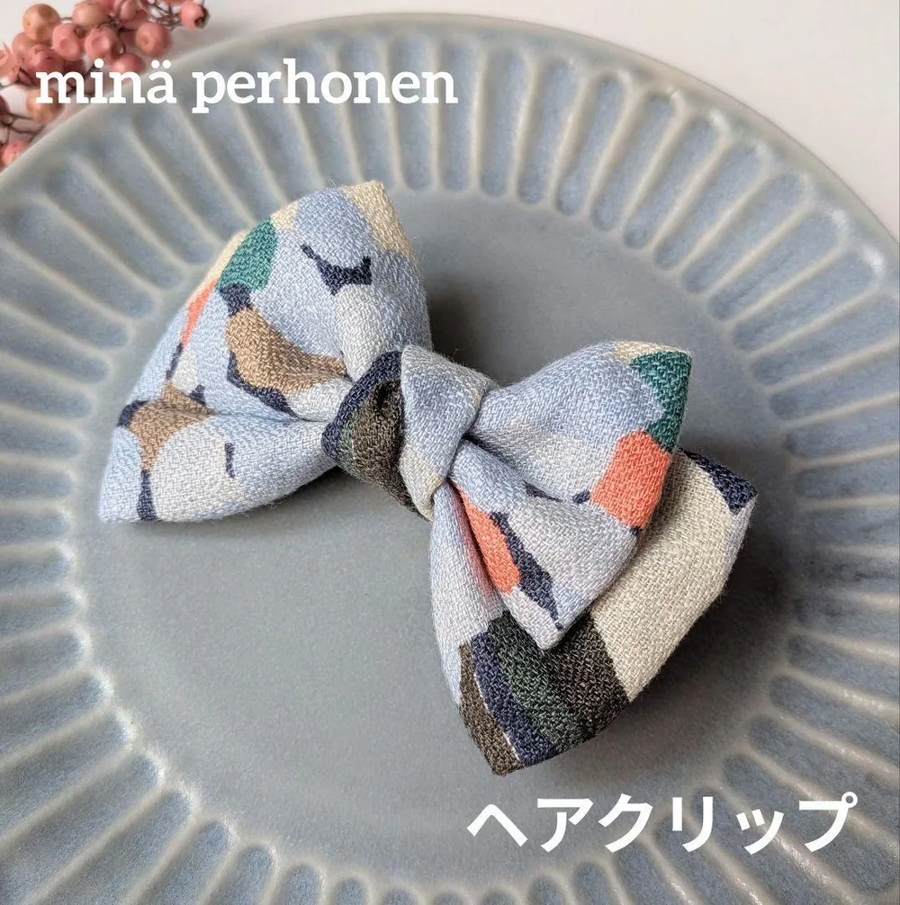 ミナペルホネン生地 merci リボンヘアクリップ ブルー
