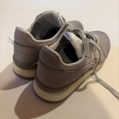 รองเท้าผ้าใบ Onitsuka Tiger สีเทา