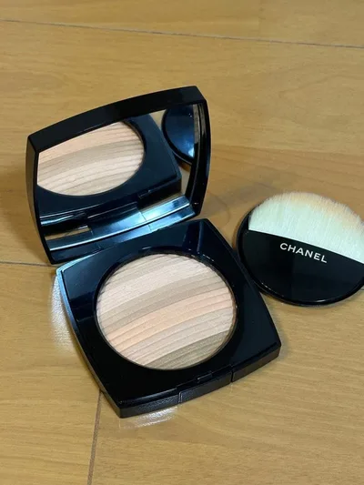 【CHANEL】レベージュアーモニープードゥルルミエール ライト