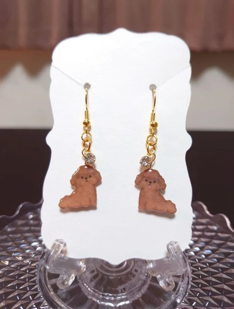 ハンドメイド トイプードル ピアス 犬 ラインストーン レジン