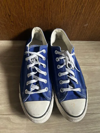 CONVERSE รองเท้าผ้าใบทรงเตี้ยสีน้ำเงิน
