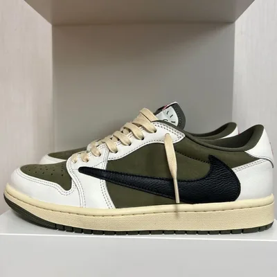 Travis Scott × Nike AJ1 Low Medium