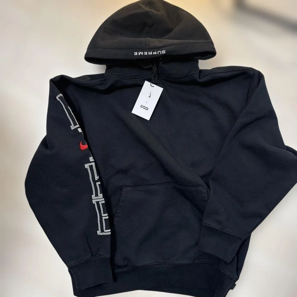新品 M Supreme Nike 24SS Hooded Sweatshirt