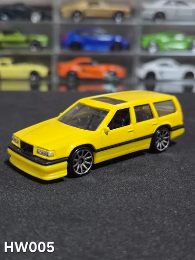 ホットウィール ボルボ 850 エステート イエロー ミニカー