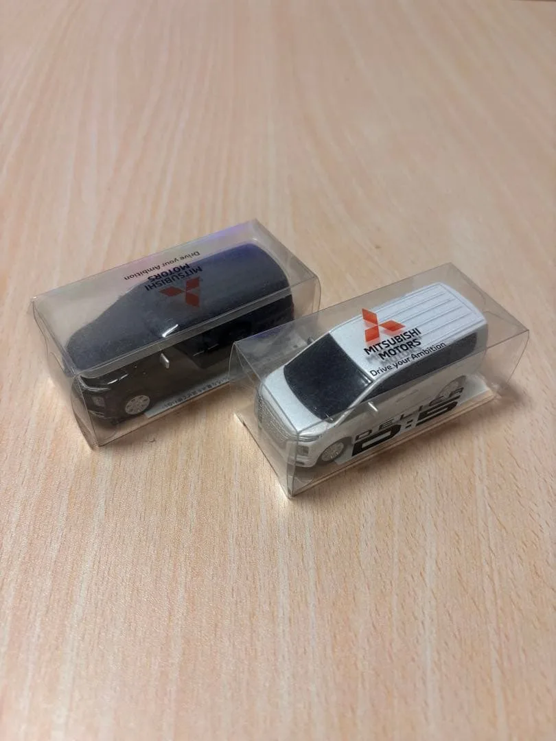 三菱 デリカD:5 ミニカー 2台セット 非売品