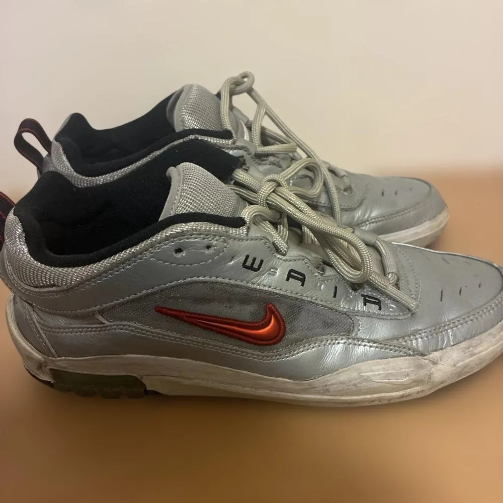 NIKE SB スニーカー シルバー