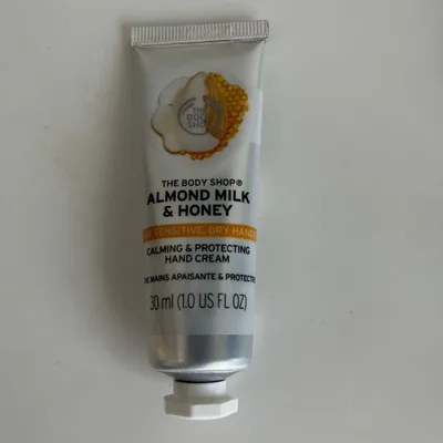 THE BODY SHOP アーモンドミルク&ハニー ハンドクリーム