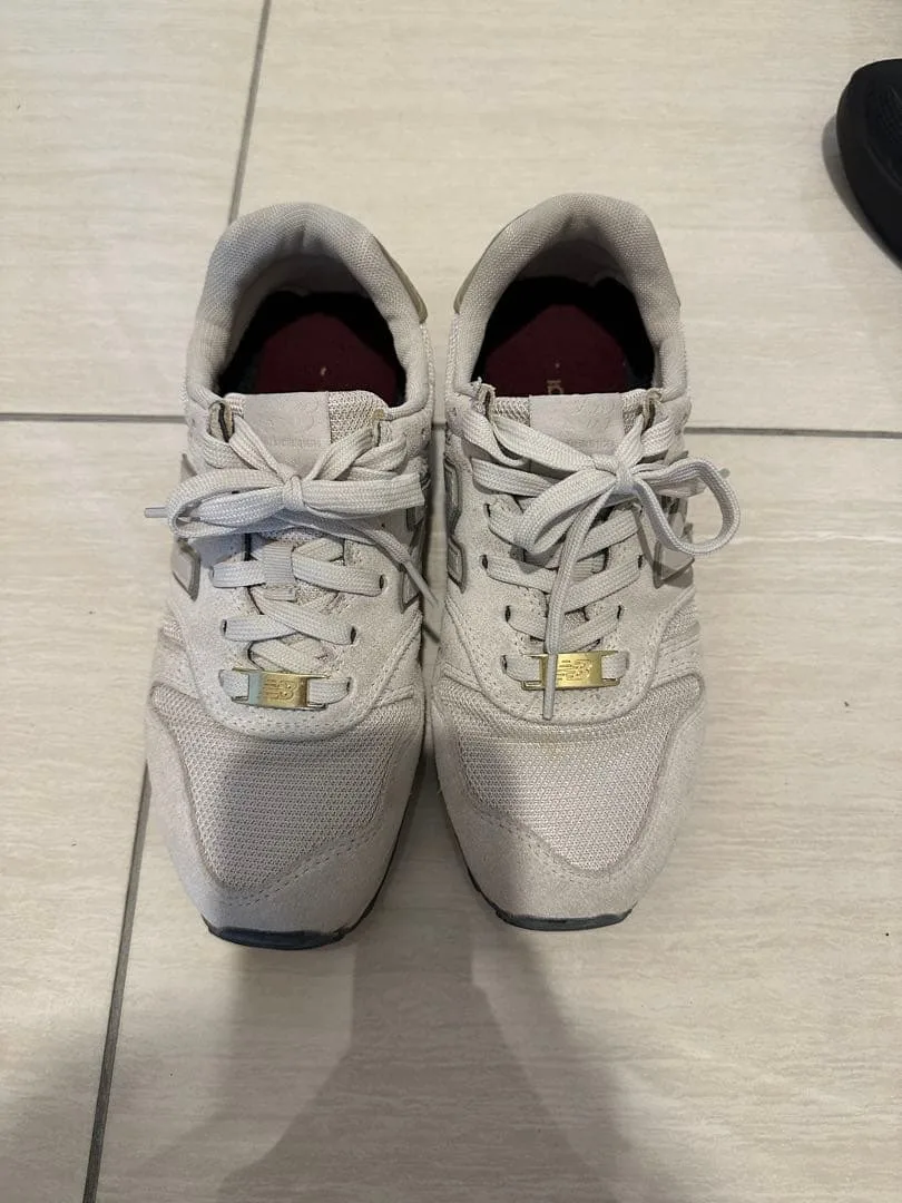 รองเท้าผ้าใบ New Balance สีเบจ