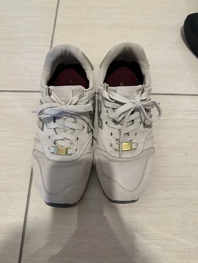 รองเท้าผ้าใบ New Balance สีเบจ
