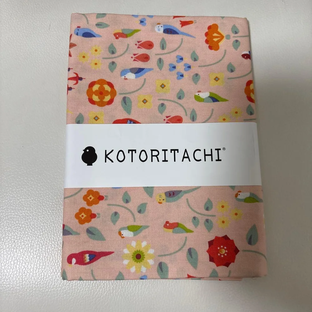 KOTORITACHI カットクロス 花の間のインコ さくら