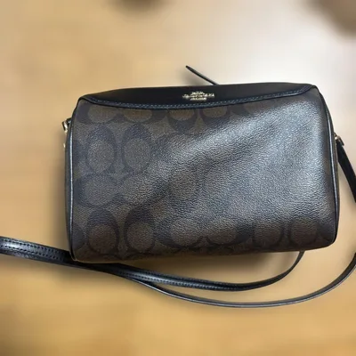 กระเป๋าสะพาย COACH Signature สภาพดี
