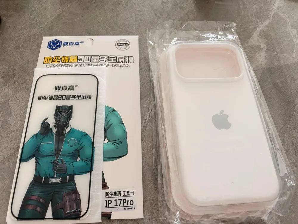 iPhone 18 Pro ケース ホワイト シリコンケース 白 シンプル