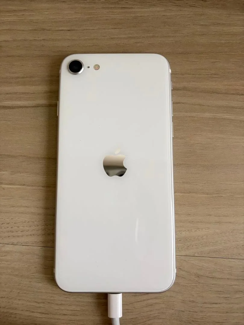 Apple iPhone SE (第2世代) 本体 ホワイト 故障品