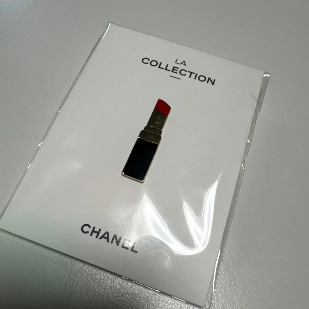 CHANEL LA COLLECTION リップスティック型 ピンバッジ
