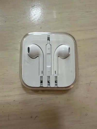 Apple純正有線イヤホン EarPods 3.5mm ケース付き