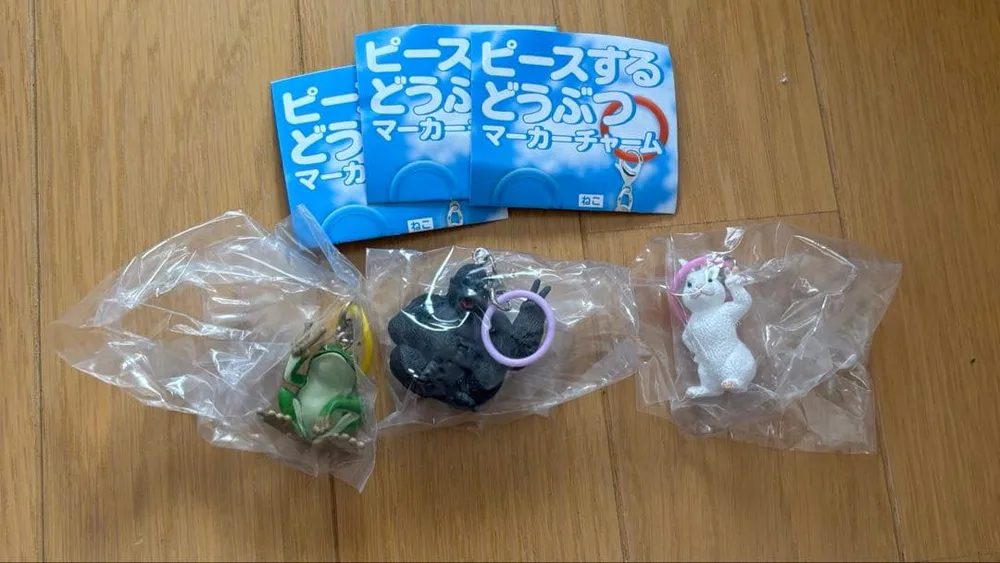 ピースするどうぶつ マーカーチャーム