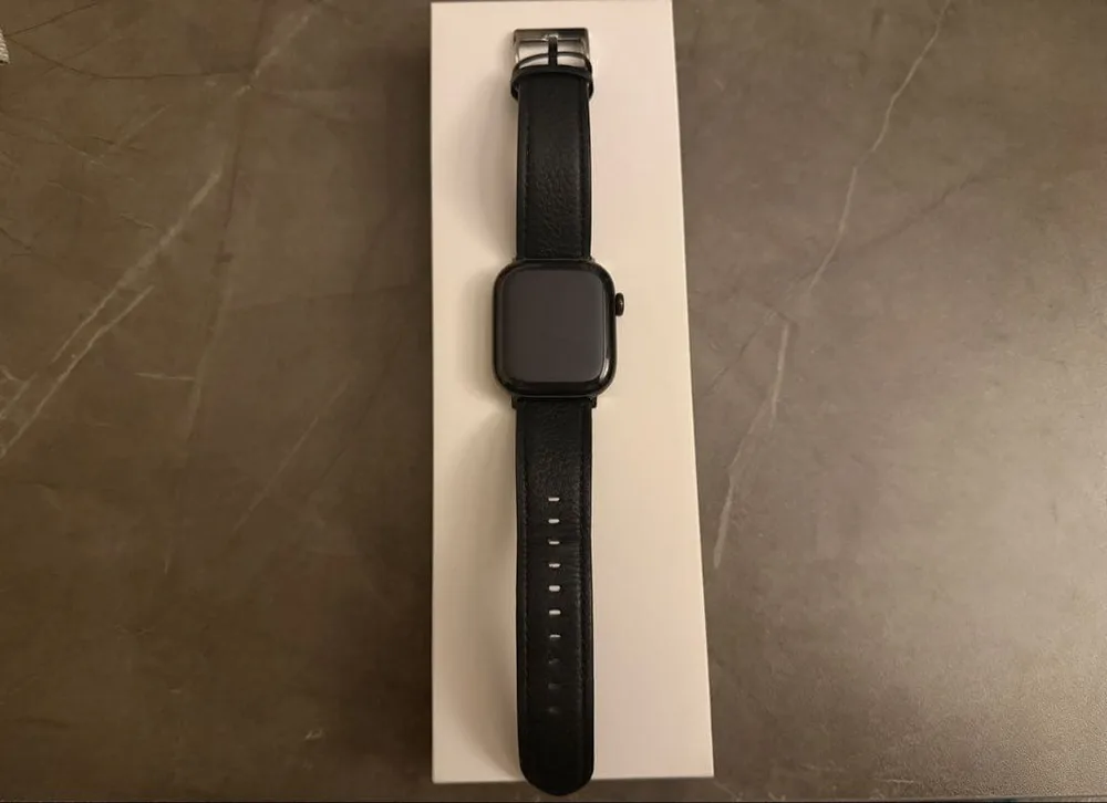 新品同様Apple Watch S12ダークブラウン アルミニウム 本体