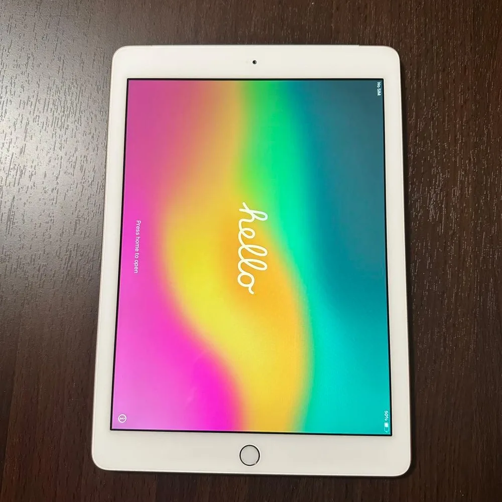 Apple iPad 第6世代 32GB ゴールド Wi-Fi+Cellular