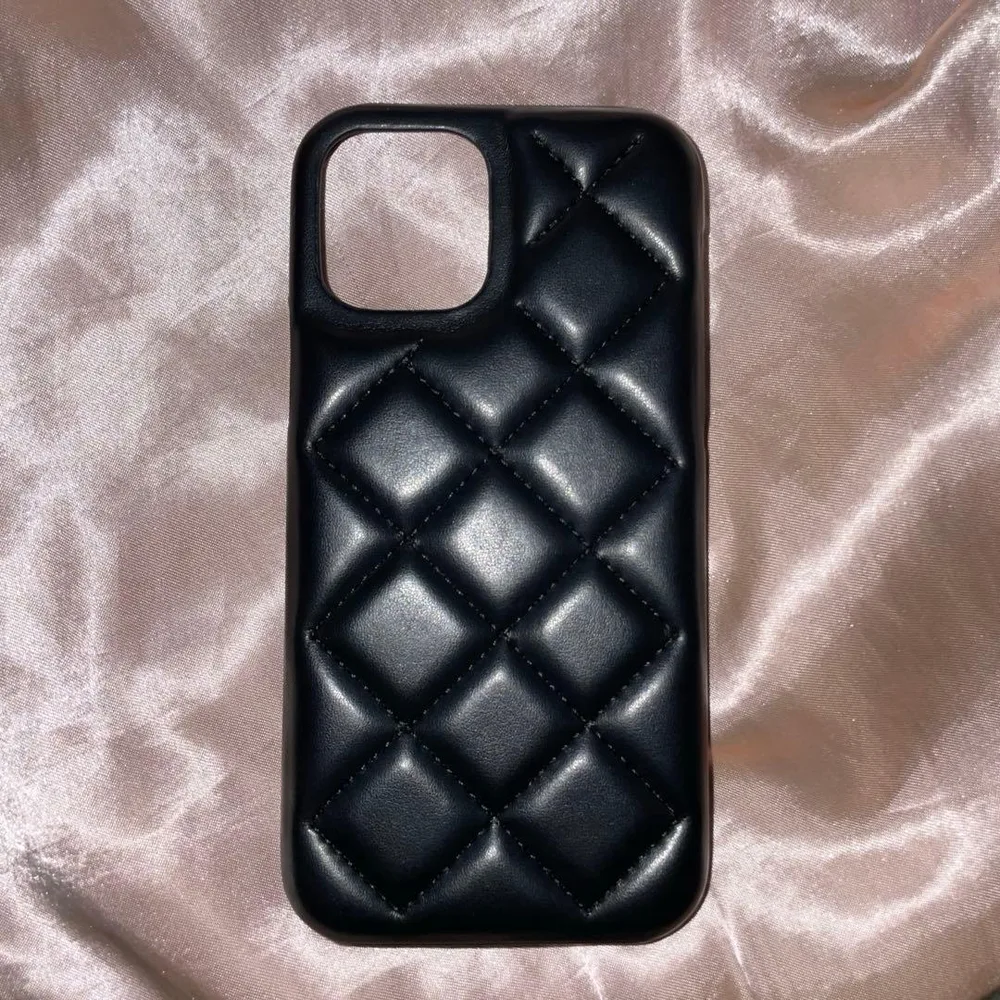 iPhone用ケース キルティング ブラック