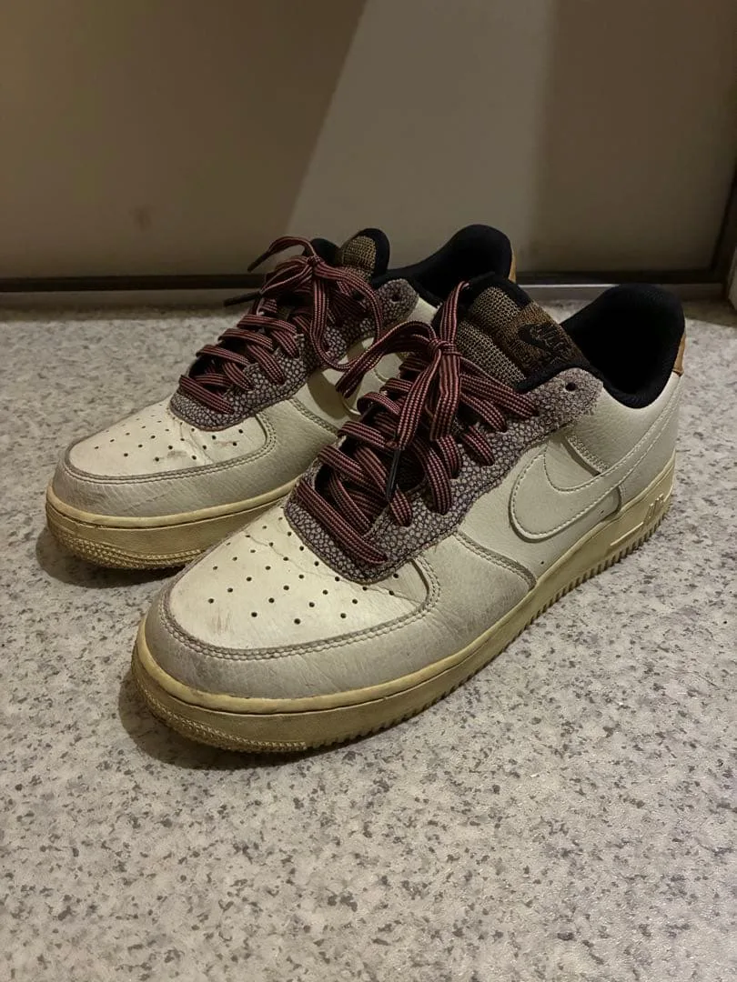 NIKE AIR FORCE 1 スニーカー