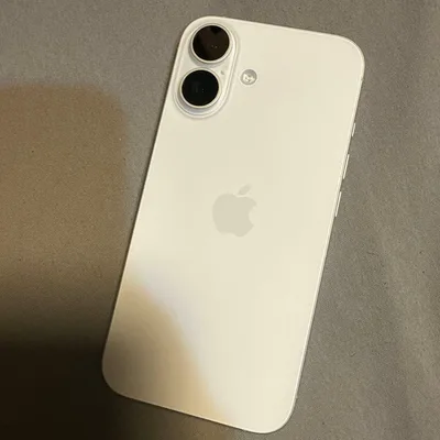 iPhone 16 128GB バッテリー100%