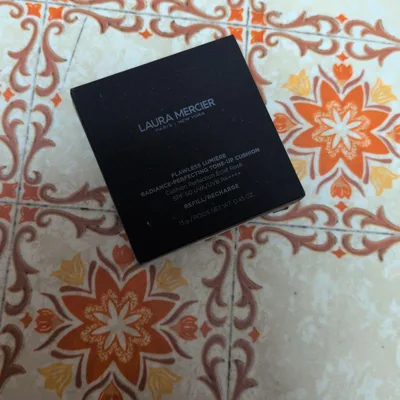 LAURA MERCIER フローレス ルミエール クッション レフィル