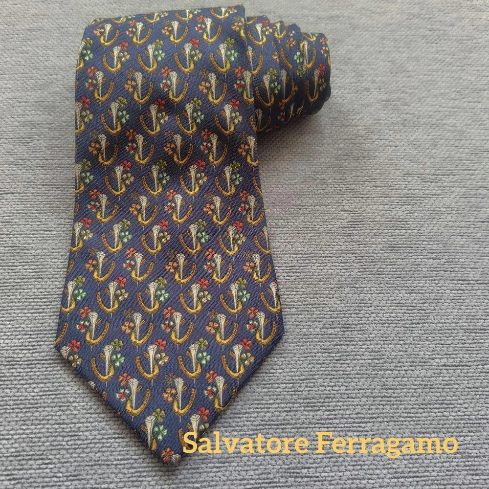 Salvatore Ferragamo ネクタイ 総柄 ネイビー系