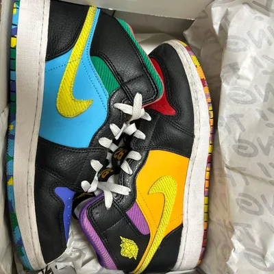 Nike Air Jordan 1 Mid SE หลากสี