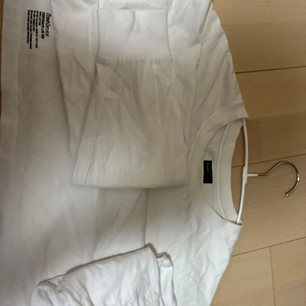 freshservice CORPORATE L/S TEE white M