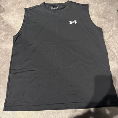 UNDER ARMOUR ノースリーブ ブラック MD