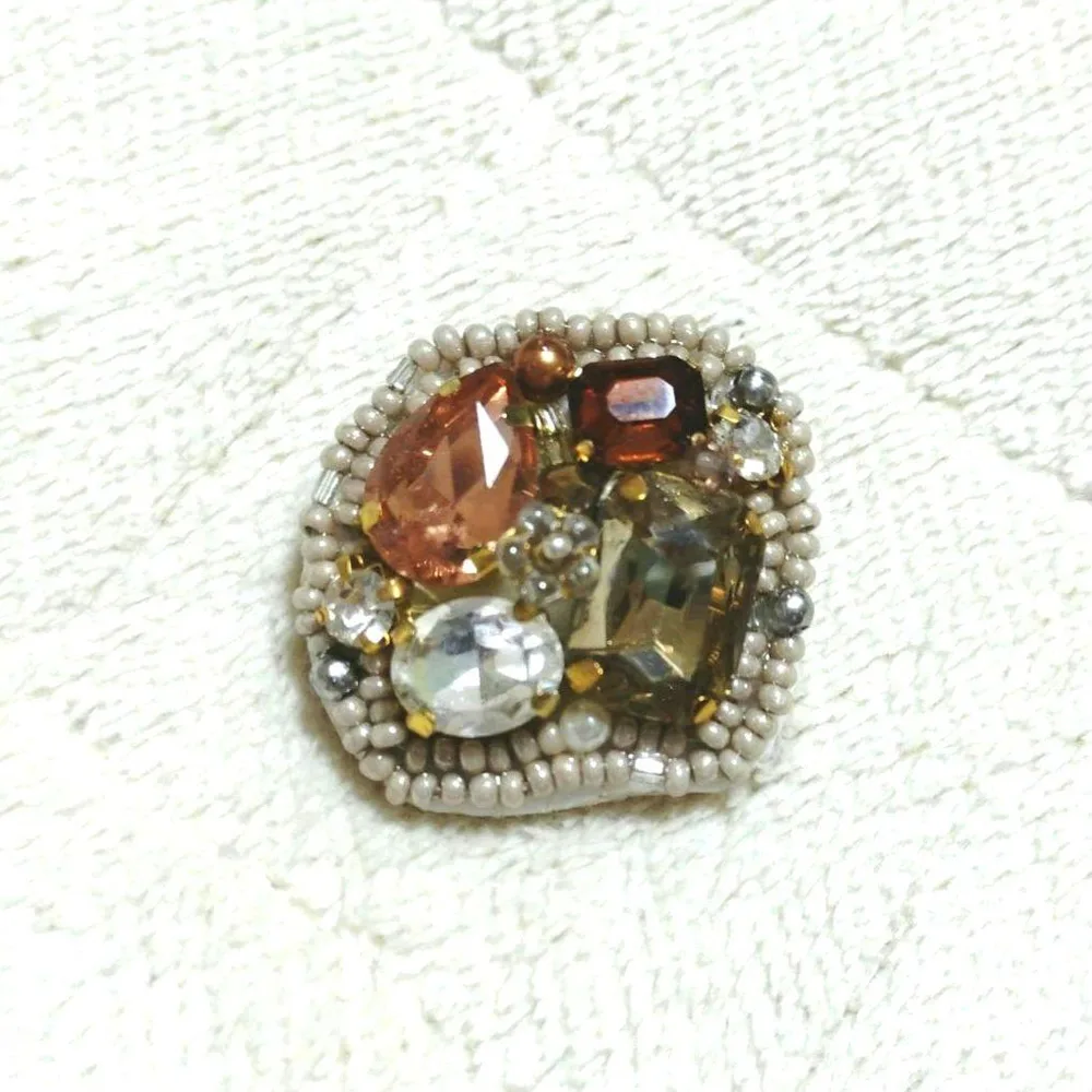 ビジュー ビーズ刺繍 ブローチ パール チェコビーズ ハンドメイド