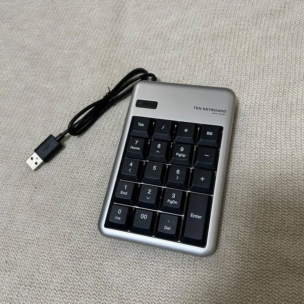 【美品】ELECOM テンキーボード シルバー
