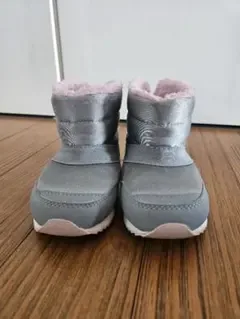 New Balance キッズ スノーブーツ グレー ピンク