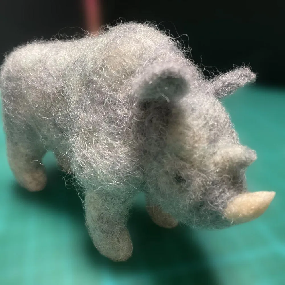 羊毛フェルト サイ シロサイ