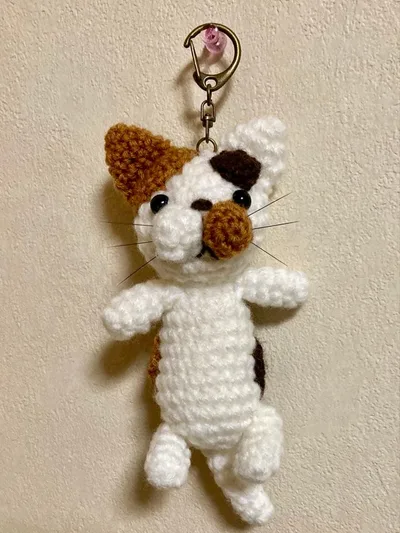 ハンドメイド あみぐるみ 三毛猫 キーホルダー