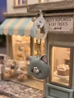 ねこモチーフ めじるしアクセサリー ハンドメイド チャーム ブルー
