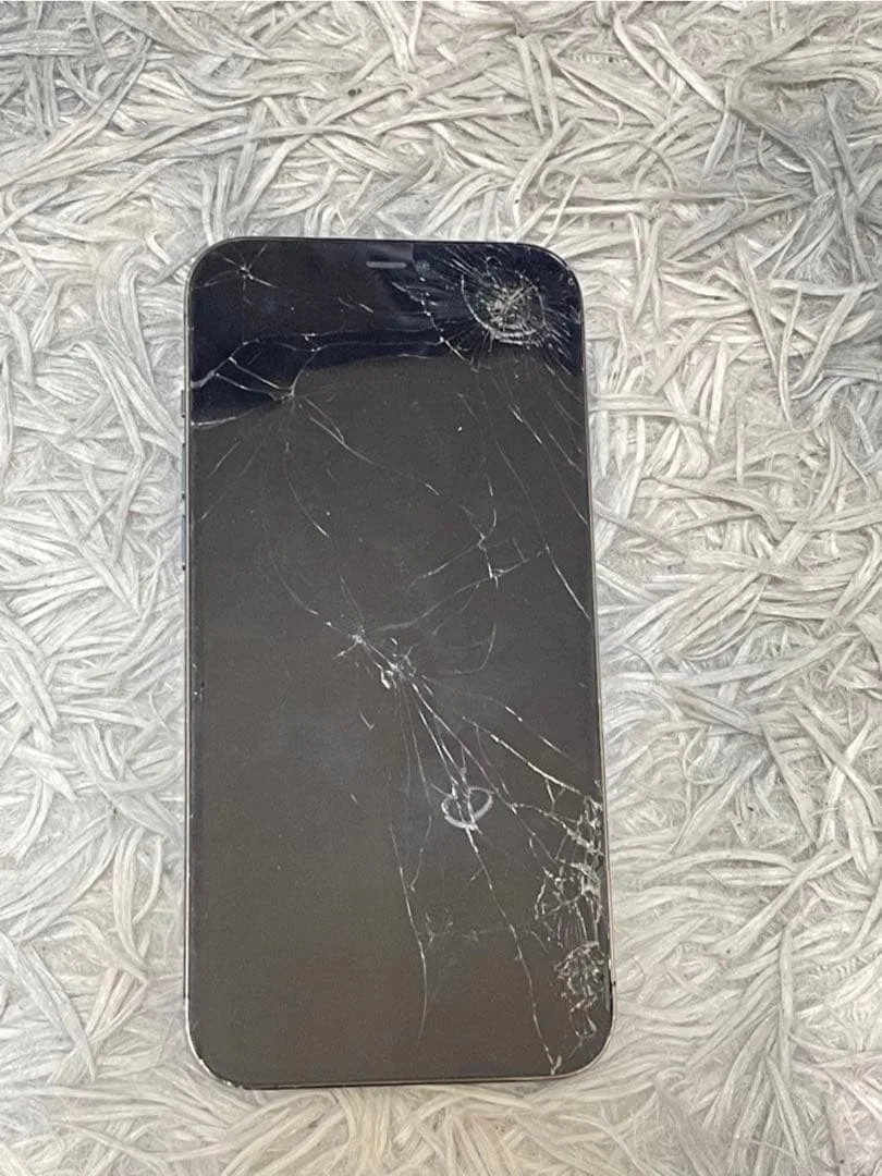 iPhone 12Pro Maxジャンク★部品取りに!