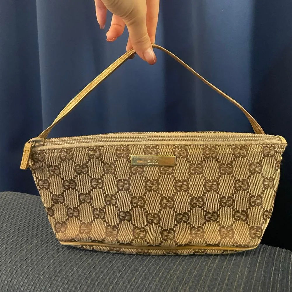 กระเป๋าผ้าแคนวาส GUCCI GG