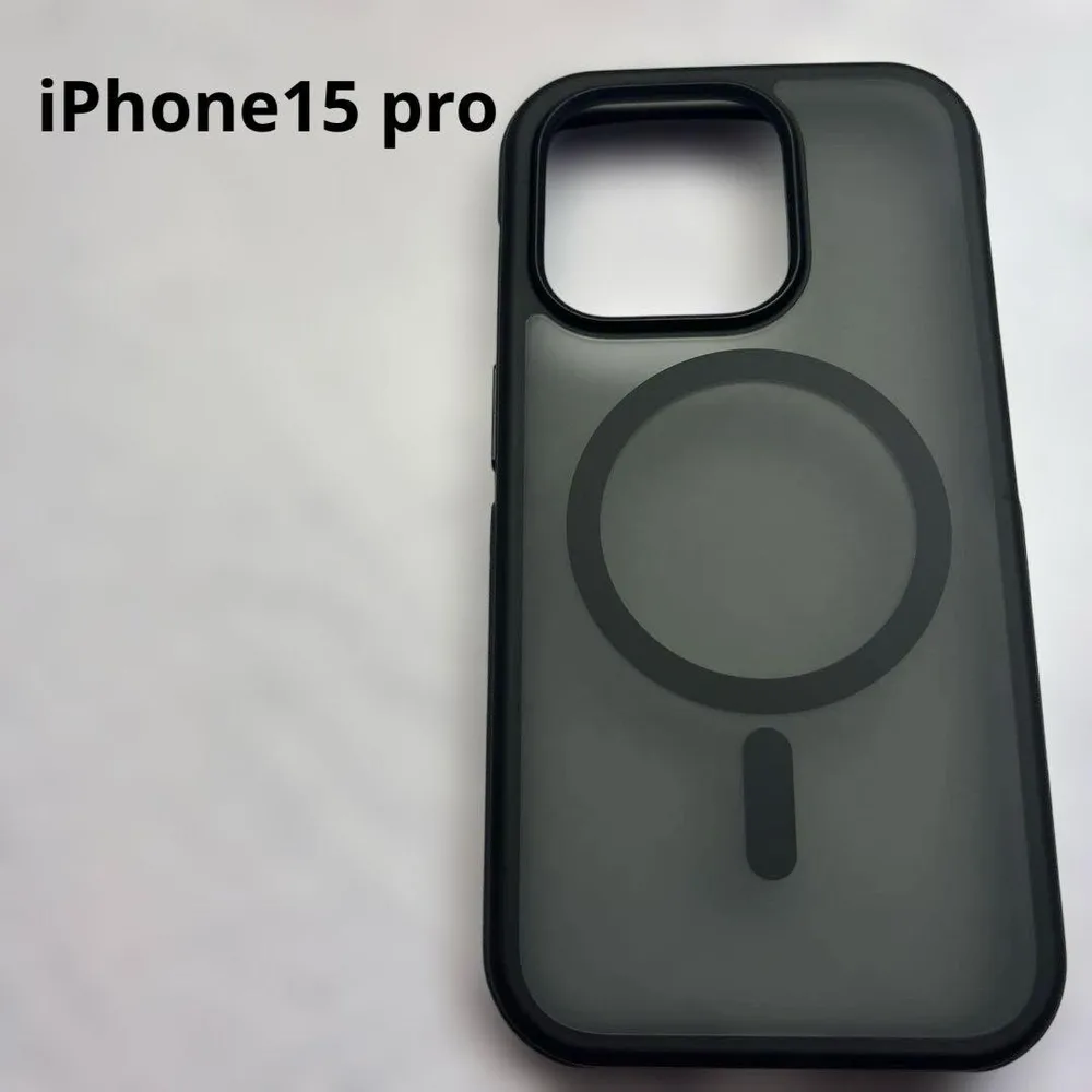 iPhone15 Pro ケース ブラック