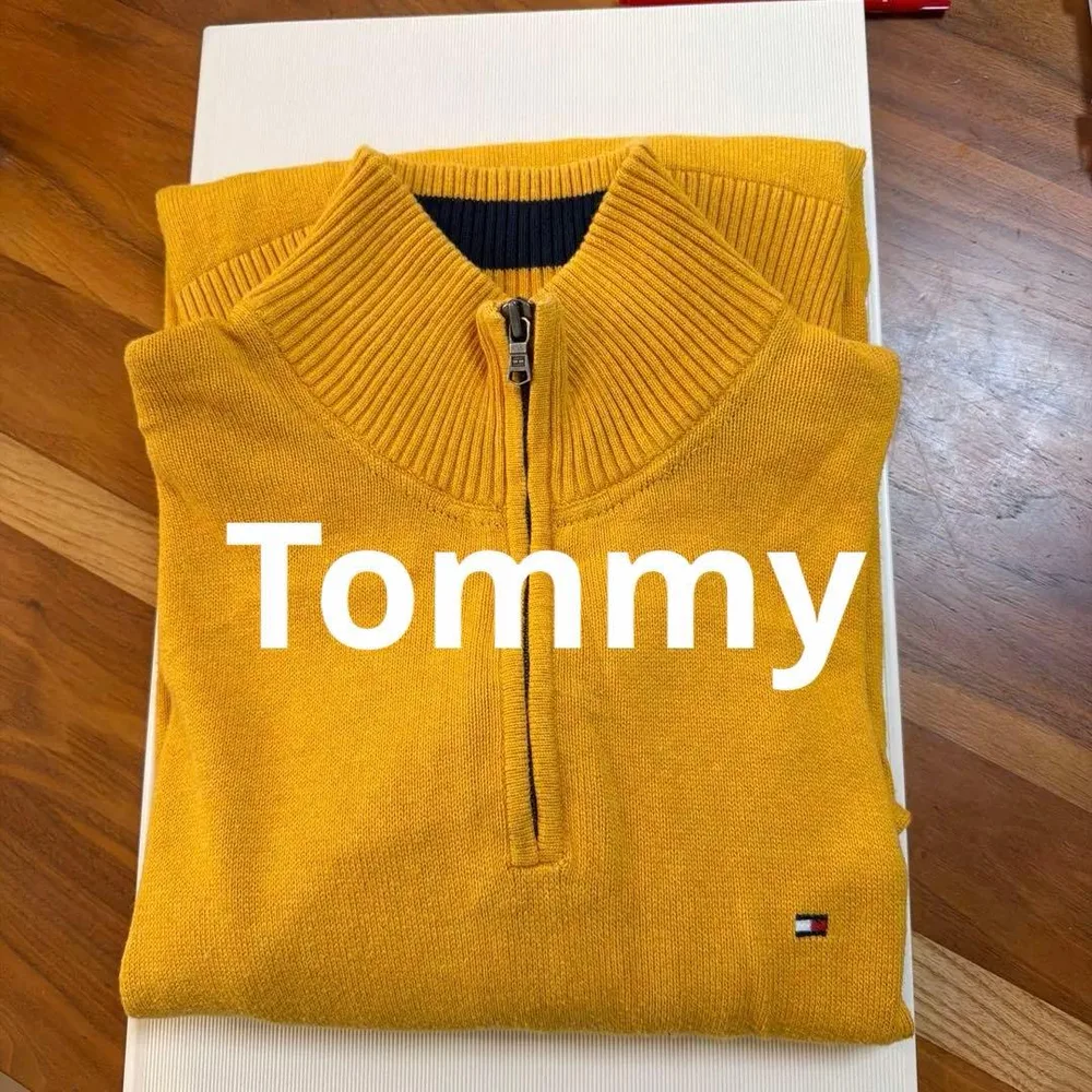 TOMMY HILFIGER ハーフジップニット