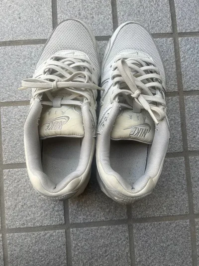 รองเท้าผ้าใบ NIKE AIRMAX สีเทาอ่อน