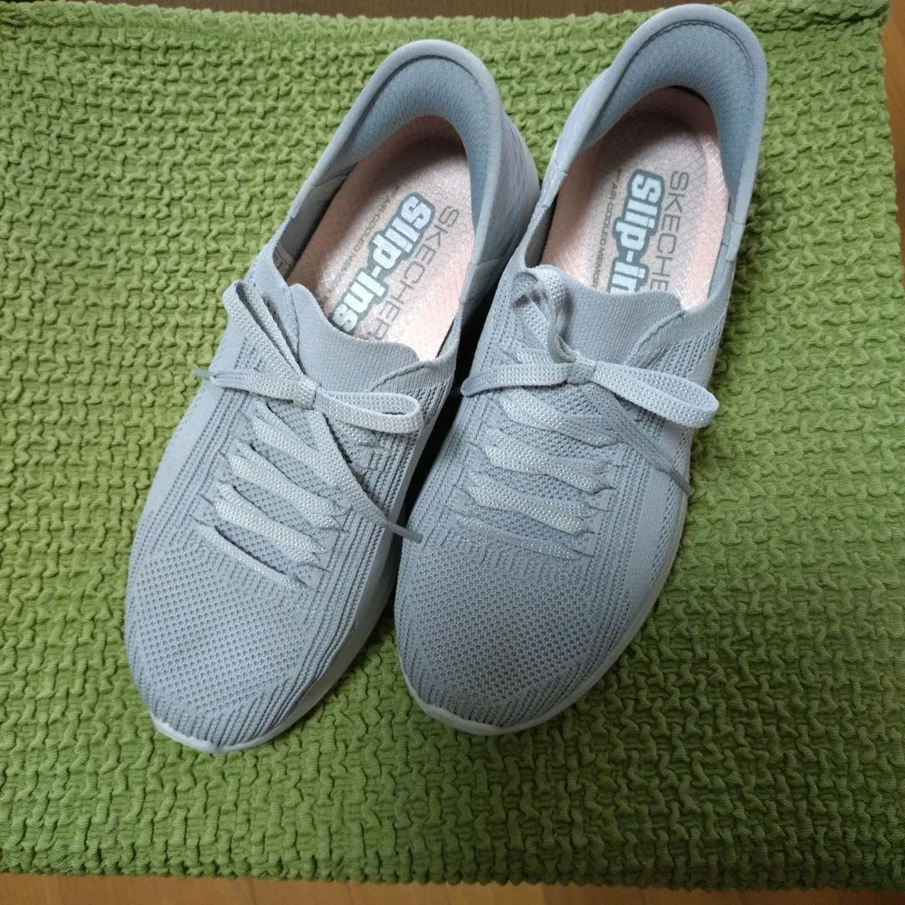 SKECHERS Slip-Ins Skechers Slip-Ins สีเทา