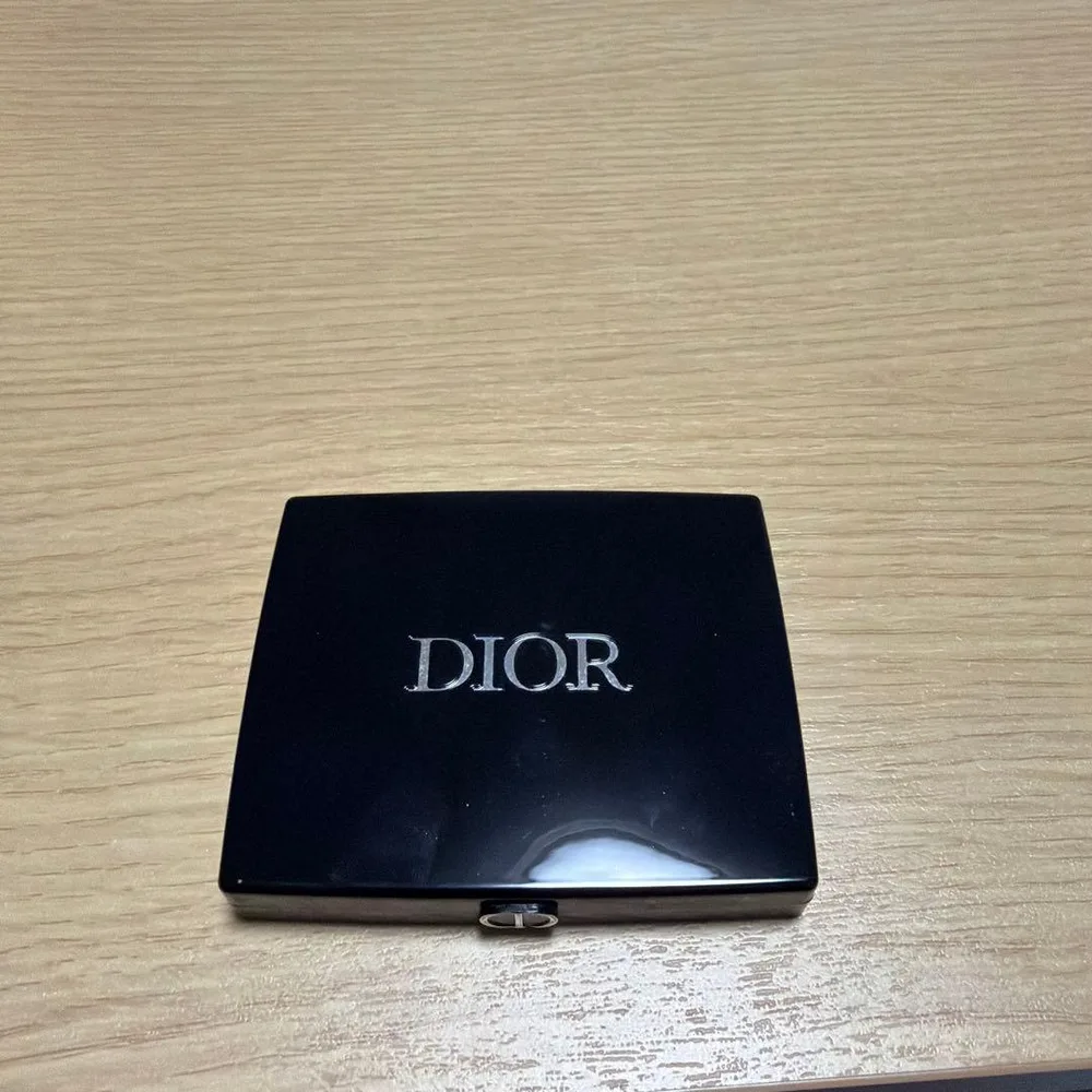 【お得】Diorアイシャドウ最終値下げいたします!
